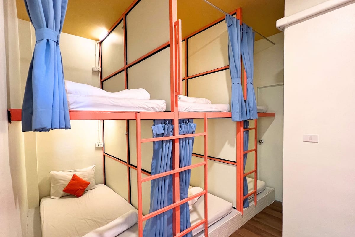 6 Bed Mixed Dormitory | Cofres nos quartos, Wi-Fi de cortesia, roupa de cama
