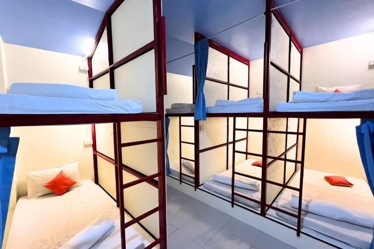 Cofres nos quartos, Wi-Fi de cortesia, roupa de cama