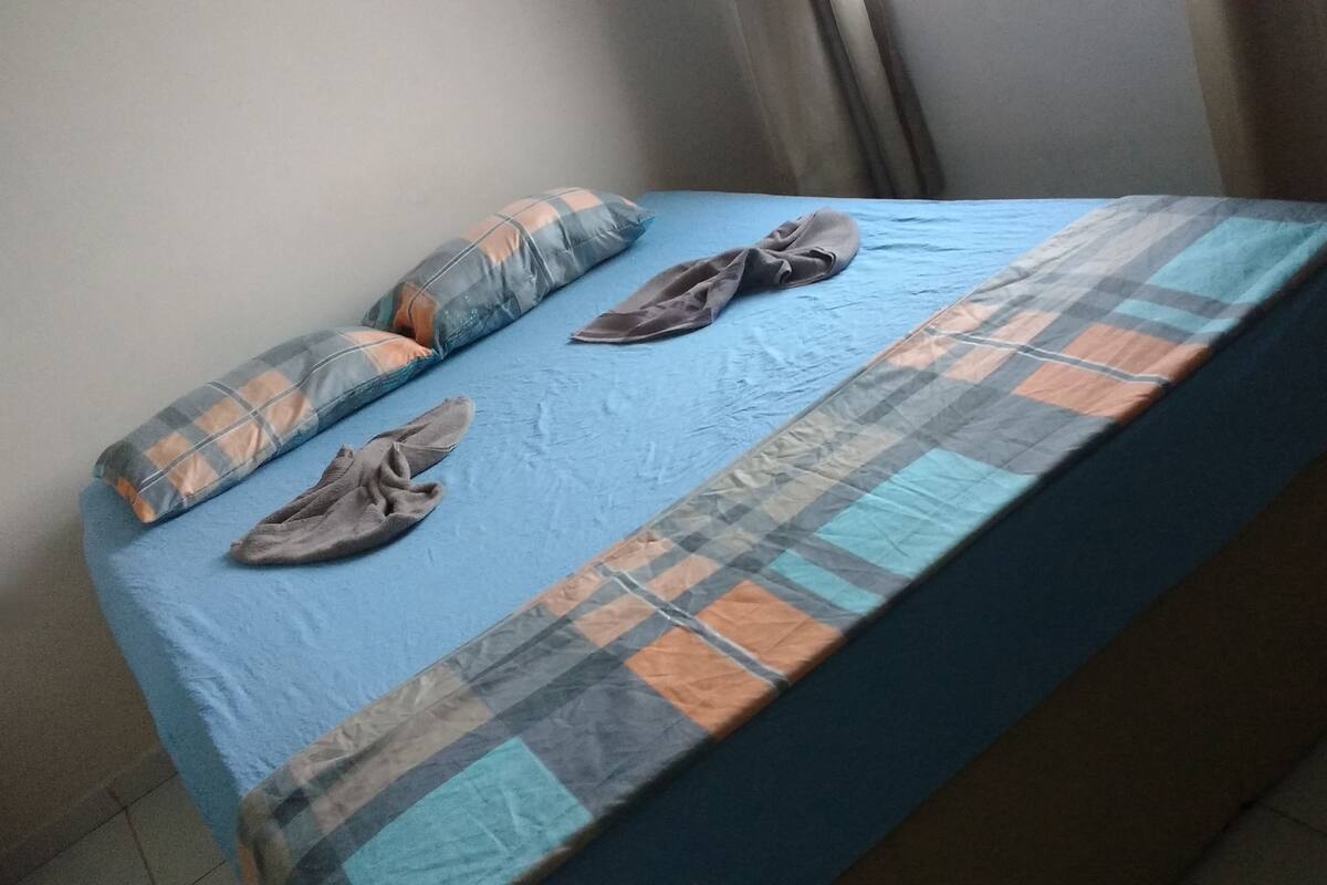 Soundproofing, free WiFi, bed sheets