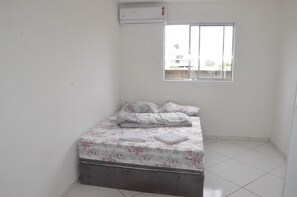 Standard Apartment | Soundproofing, free WiFi, bed sheets - Hostel Vila Velha (Vila Velha)