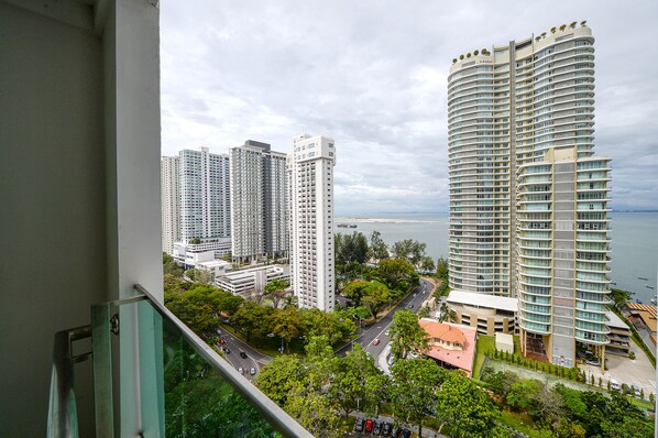 Family Suite, 2 Bedrooms, Non Smoking | Soundproofing, iron/ironing board, free WiFi, bed sheets - Mansion One (George Town)