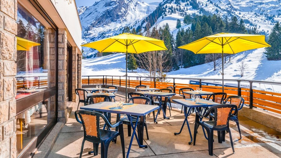 アジュレヴァ ラ クリュサ レ コンファン