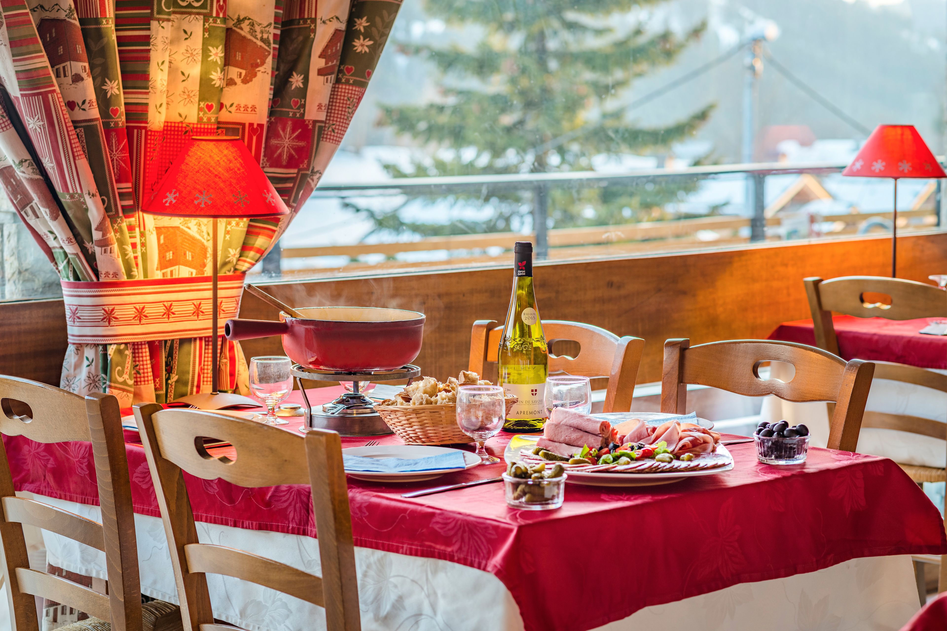Petit déjeuner, déjeuner et dîner servis sur place