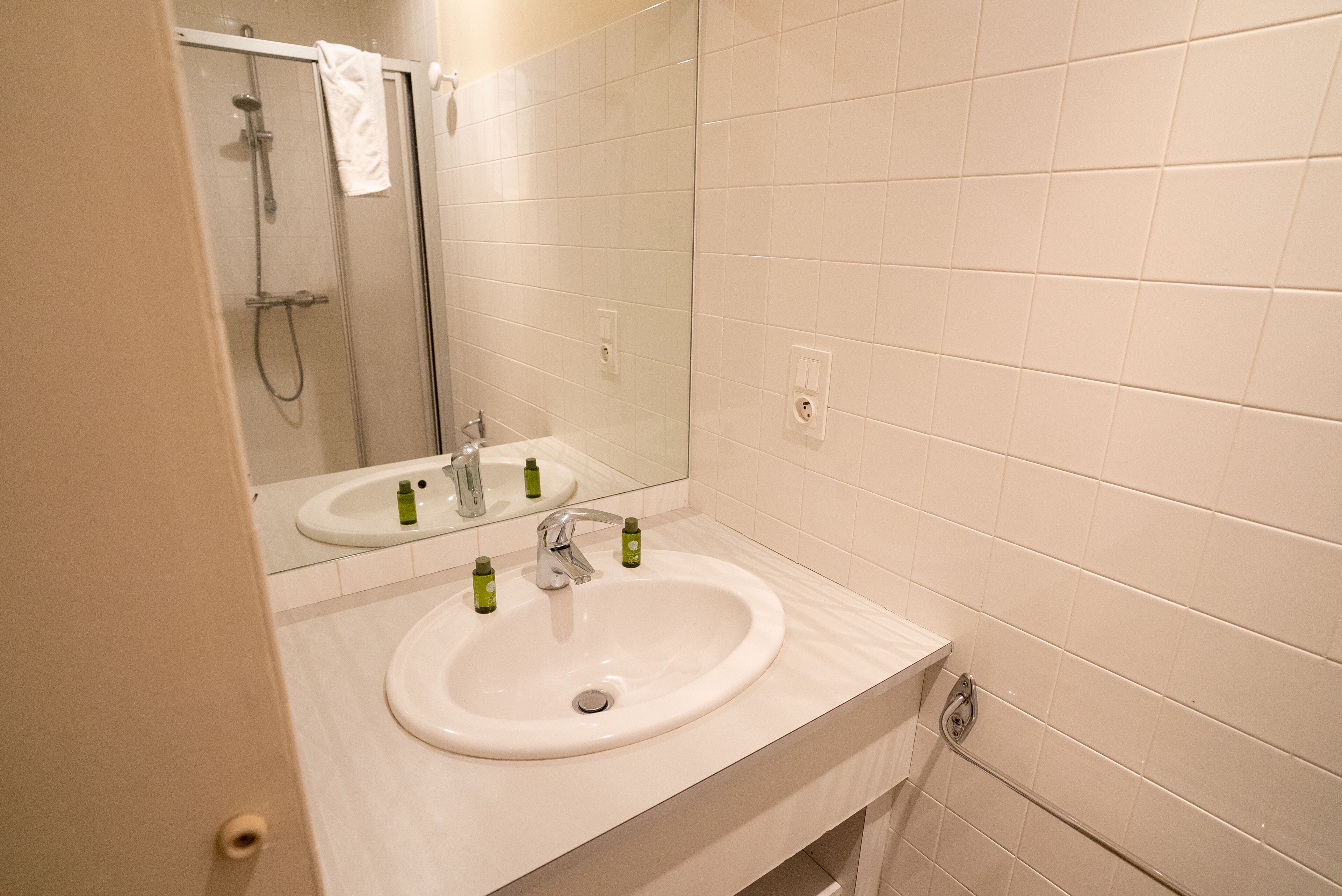 Douche, serviettes fournies