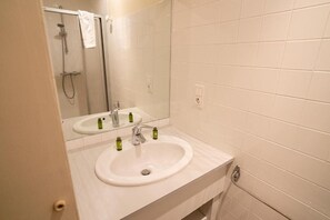 Shower, towels