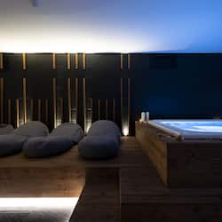 Couples treatment room(s), sauna, hot tub, steam room