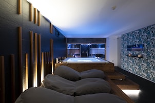 Espace de soins pour les couples, sauna, bain à remous, hammam, hammam
