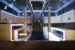 Couples treatment rooms, sauna, hot tub, steam room, Turkish bath