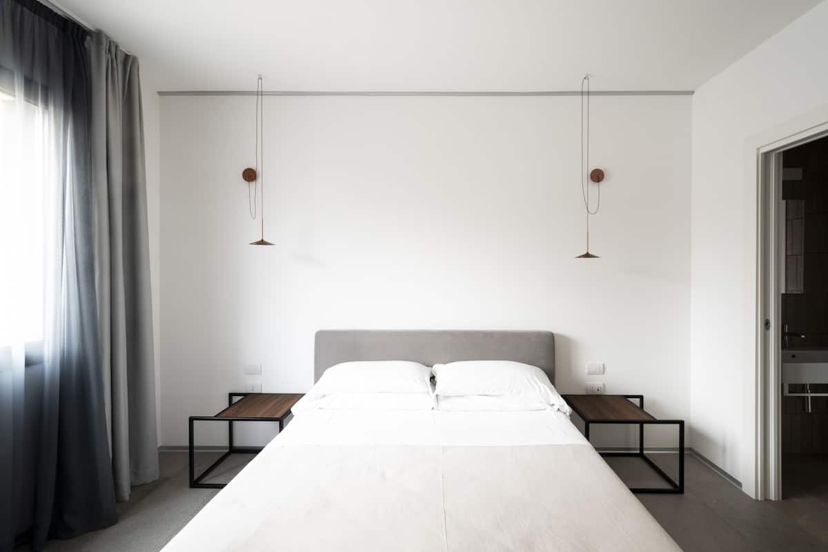 1 bedroom, Egyptian cotton sheets, premium bedding, down duvets