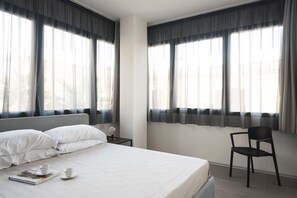 Egyptian cotton sheets, premium bedding, down duvets, in-room safe - Alkamuri Posh Hotel & Spa (Alcamo)