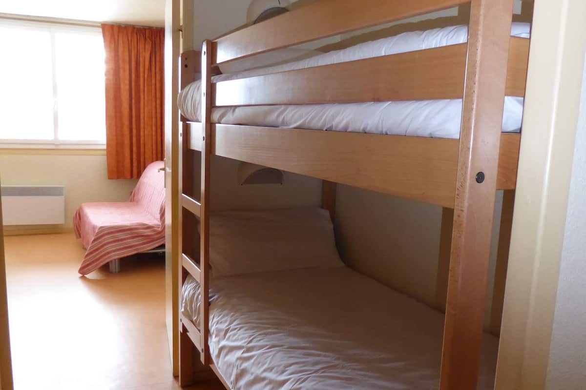 1 habitación, insonorización, cunas gratuitas y wifi gratis