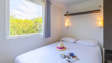 Bungalow, 2 chambres | Chambres insonorisées, lits bébé (gratuits), draps fournis