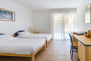 Free cots/infant beds, free WiFi, bed sheets