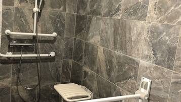 Chambre Double Classique, salle de bains privée | Salle de bain