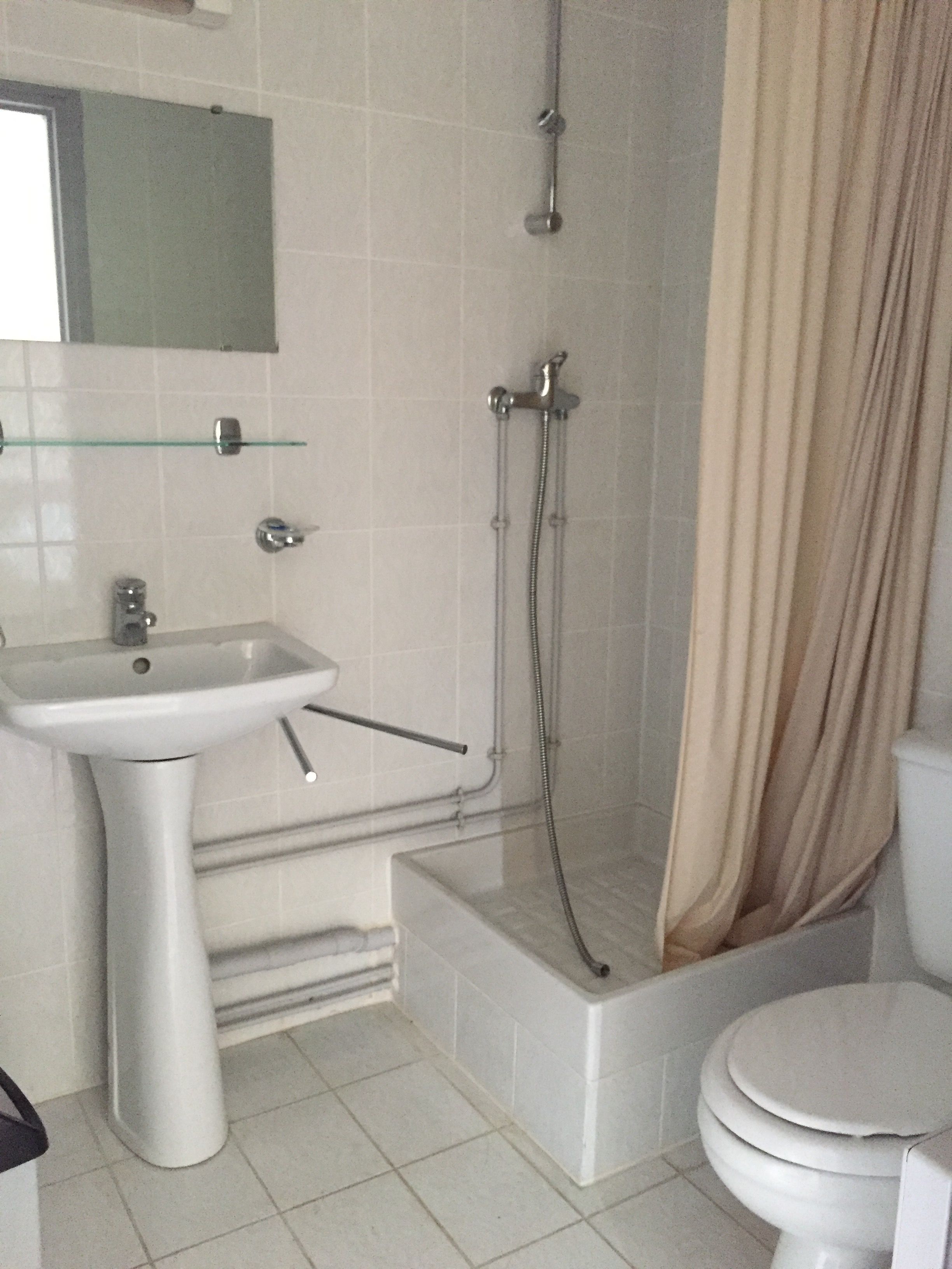classic triple room | bathroom | free toiletries, towels