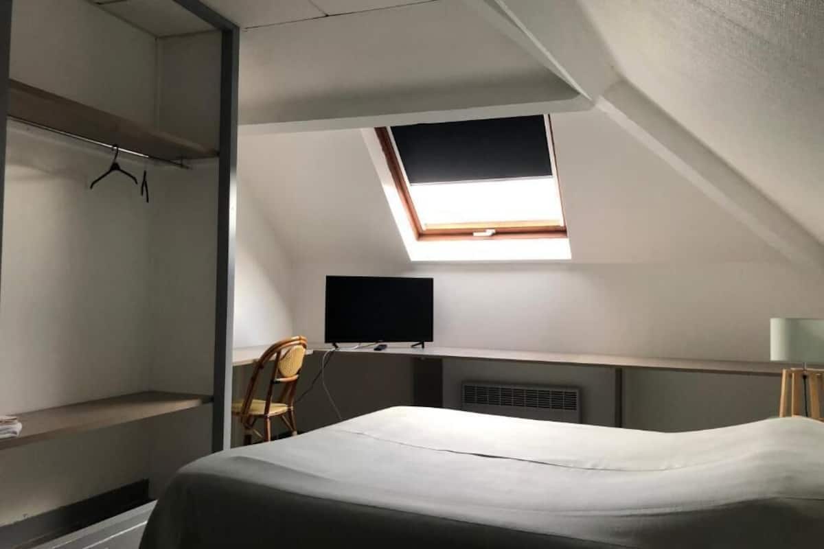 classic triple room | individually furnished, desk, laptop workspace, blackout curtains