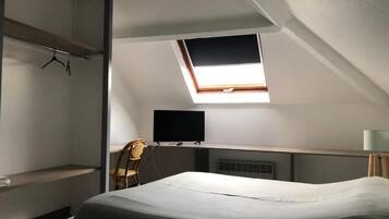 Classic Triple Room | Individually furnished, desk, laptop workspace, blackout drapes