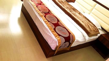 Deluxe Double Room | Desk, blackout curtains, soundproofing, free WiFi