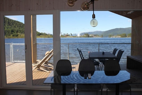 Cottage, 1 Bedroom | In-room dining
