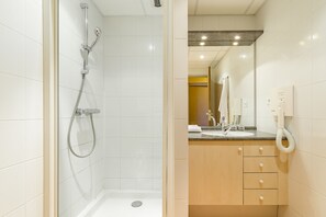 Dusch, hårtork och handdukar