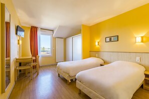 Skrivbord, ljudisolering, gratis barnsängar och sängkläder