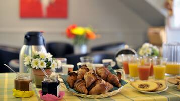 Daily buffet breakfast (EUR 9 per person)