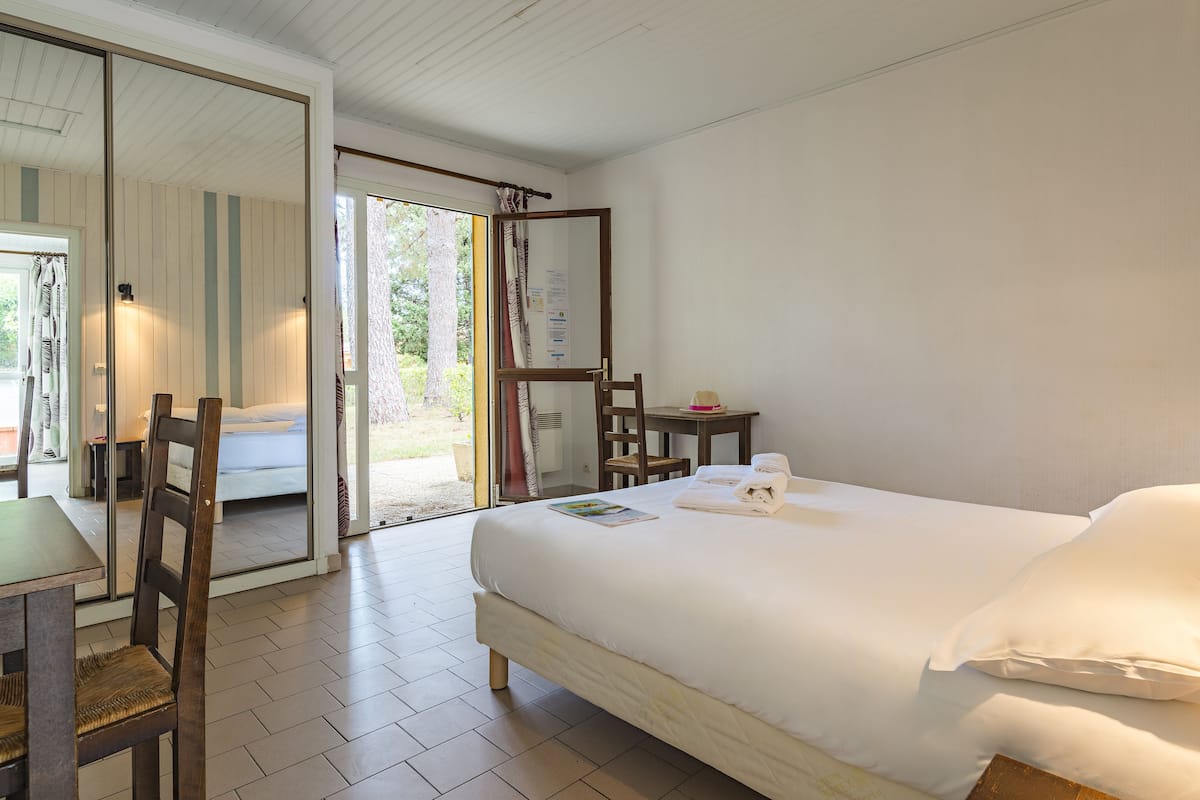 2 bedrooms, desk, free WiFi, bed sheets