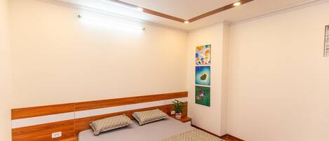 2 soverom, skrivebord, wi-fi (inkludert) og sengetøy