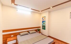 2 bedrooms, desk, free WiFi, bed sheets - Little Ha Long Homestay (Ha Long)