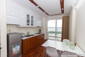 Fridge, microwave, stovetop, rice cooker - Little Ha Long Homestay (Ha Long)