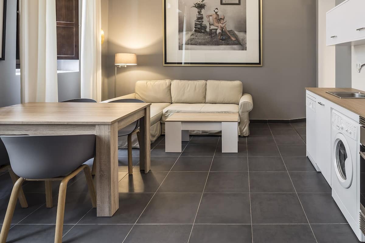 Apartamento, 1 quarto | Cozinha privada | Geladeira grande, micro-ondas, fogão, cooktop