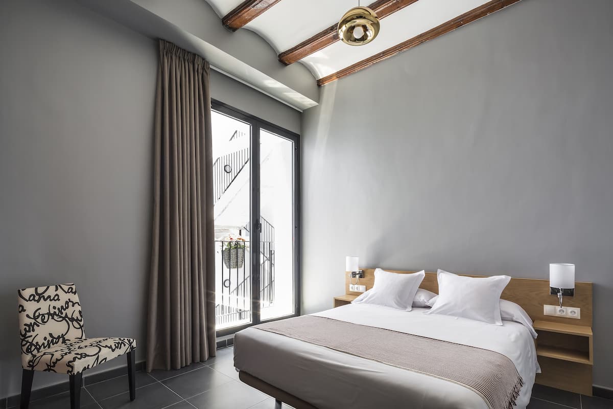Apartamento, 2 quartos (3 adults) | Cofres nos quartos, quartos à prova de som