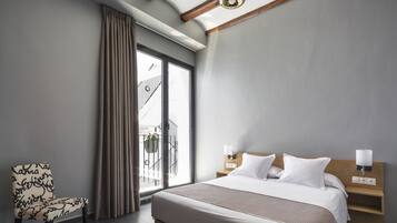 Apartamento, 2 habitaciones (3 adults) | Caja fuerte, sistema de insonorización, tabla de planchar con plancha