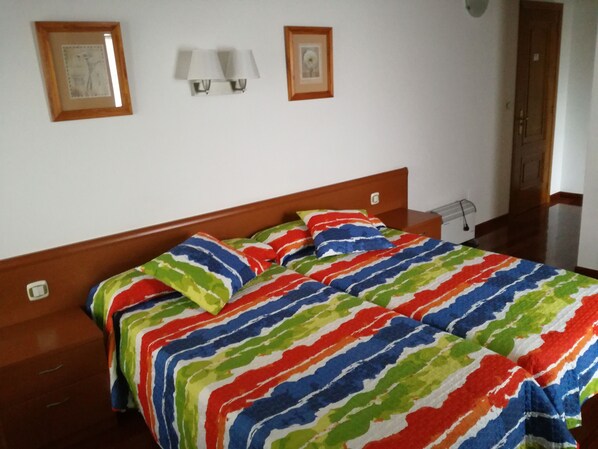 Wifi gratis y ropa de cama 