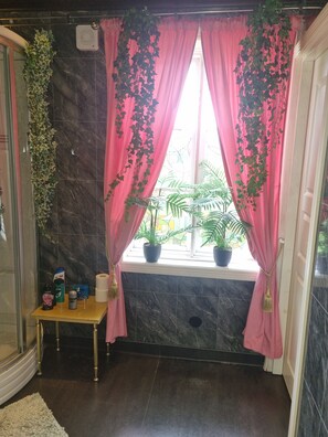 Classic Double Room, 1 Queen Bed | Bathroom | Shower, hydromassage showerhead, free toiletries, hair dryer - Paradiset (Hammarland)