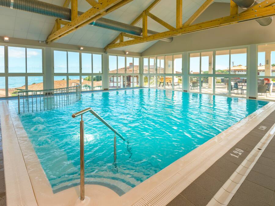 Indoor pool, pool loungers