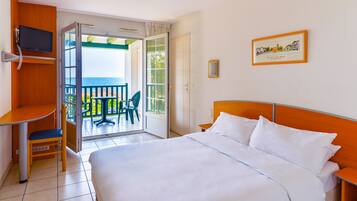 Room, 3 Bedrooms, Connecting Rooms, Ocean View | 2 bedrooms, iron/ironing board, free WiFi, bed sheets