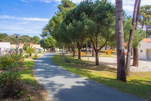 Zona de juegos infantil al aire libre