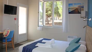 Room, 3 Bedrooms, Connecting Rooms | 1 bedroom, iron/ironing board, free WiFi, bed sheets