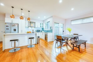 Villa de lujo, varias camas, para no fumadores | Cocina privada | Refrigerador, cafetera y tetera, tetera eléctrica y periquera 