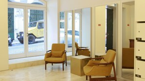 Lobby sitting area - Hello Lisbon Baixa Chiado Apartments (Lisbon)