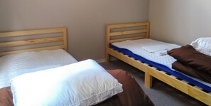 Quarto duplo | Wi-Fi de cortesia, roupa de cama