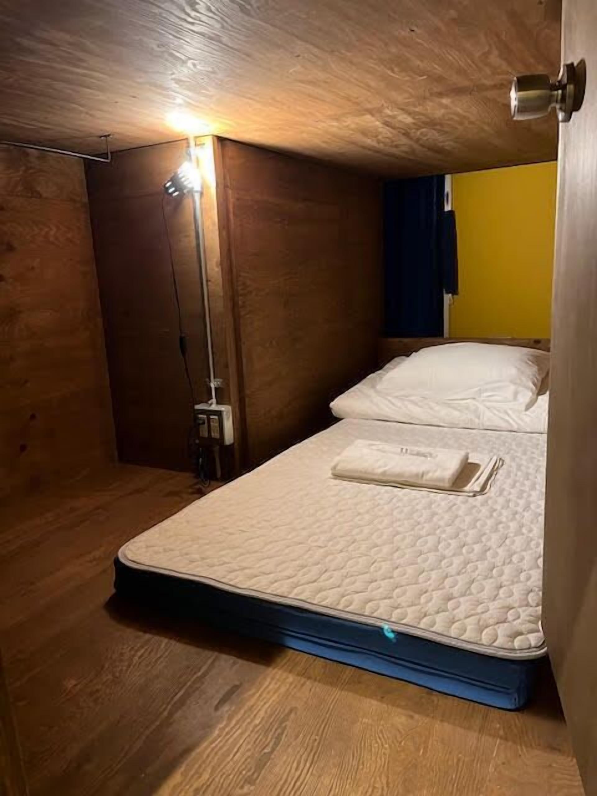 Free WiFi, bed sheets