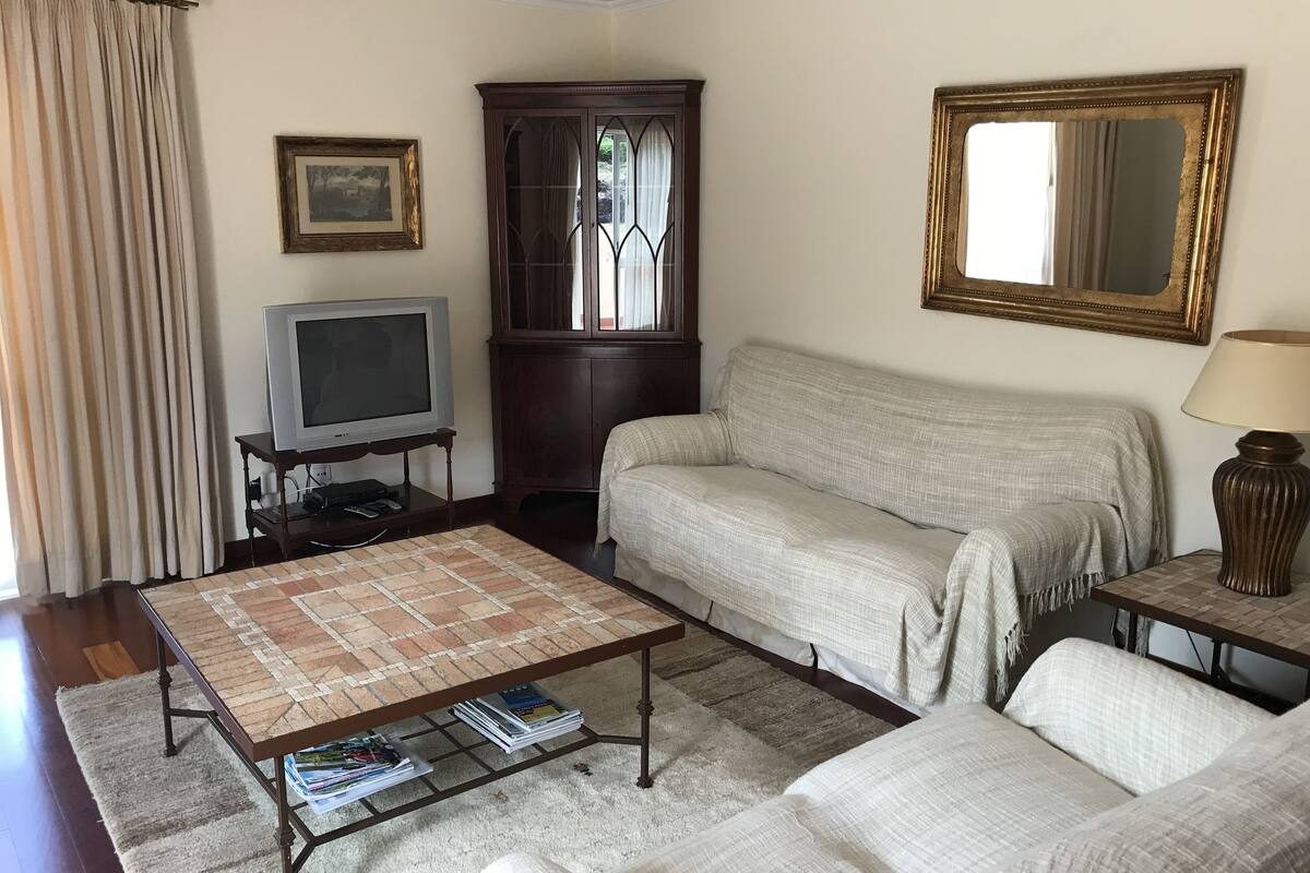 penthouse, 4 bedrooms, balcony, ocean view | living room | flat-screen tv