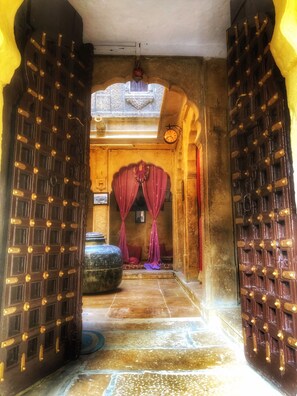 Pintu masuk interior