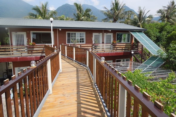 Classic Double Room, 2 Twin Beds, Non Smoking | Front of property