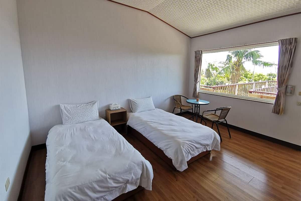 Classic Double Room, 2 Single Beds, Non Smoking | Free WiFi, bed sheets