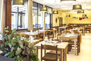 Frokost, lunsj og middag serveres, regionale retter