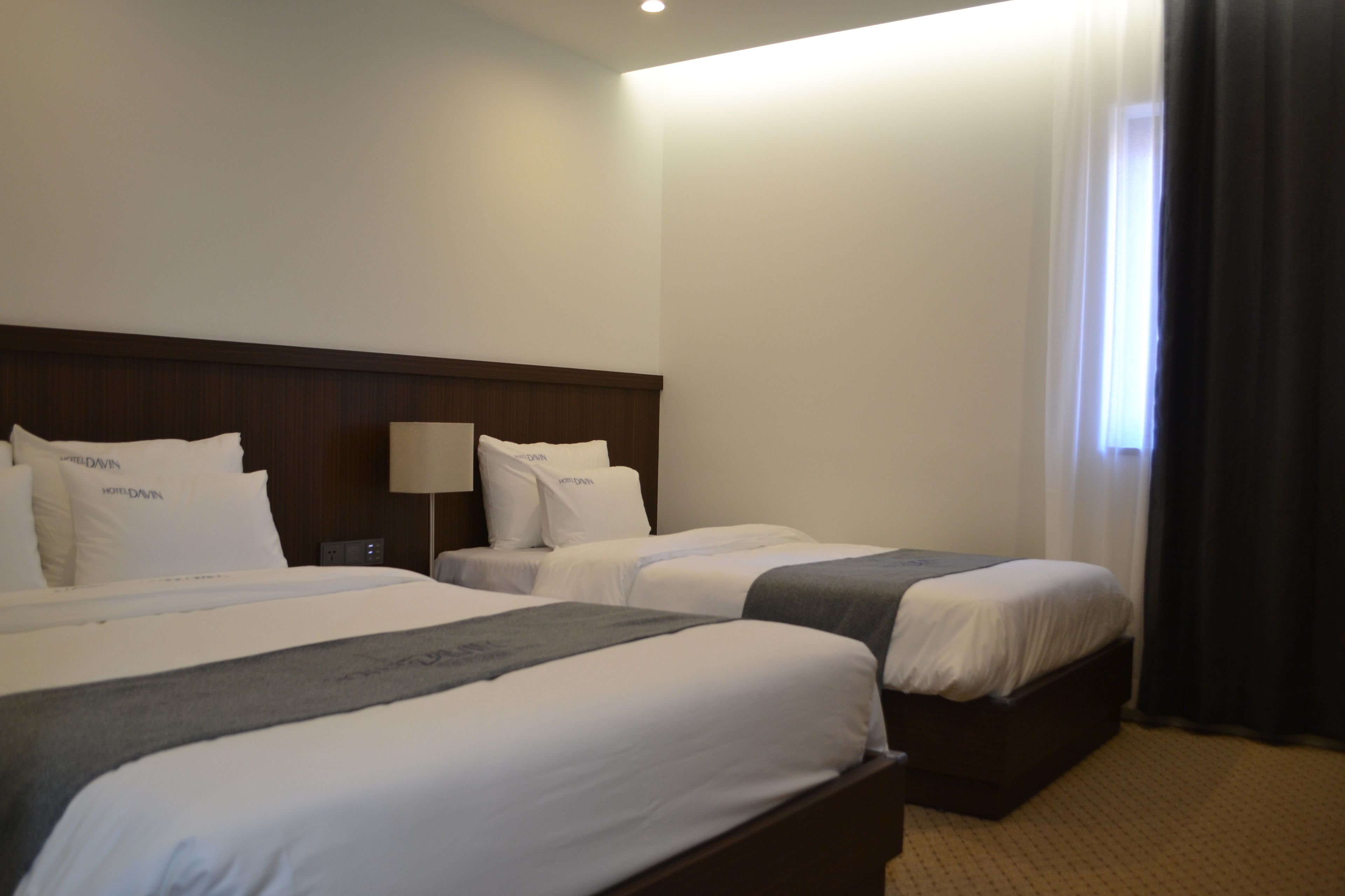 deluxe twin room (include 2pax,pay extra charge on spot) | desk, blackout curtains, free wifi