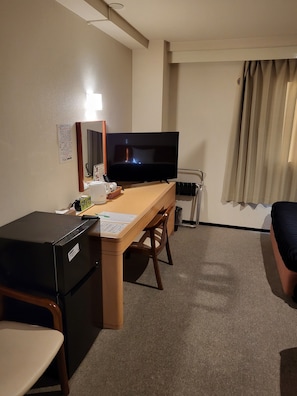 Deluxe Twin Room, Non Smoking | Desk, iron/ironing board, free WiFi, bed sheets - Hotel First Stay Amagasaki (Amagasaki)